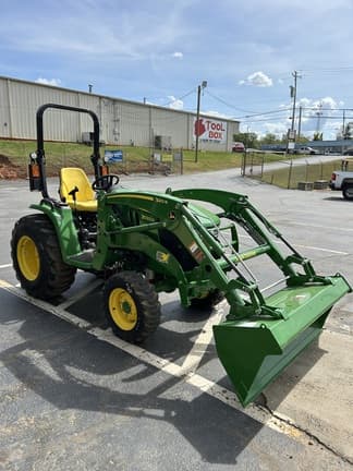 Image of John Deere 3033R equipment image 4