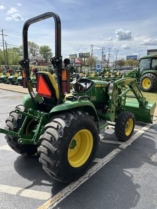 Image of John Deere 3033R equipment image 2