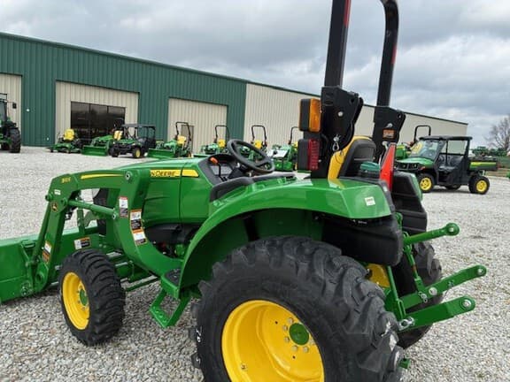 Image of John Deere 3035D equipment image 3