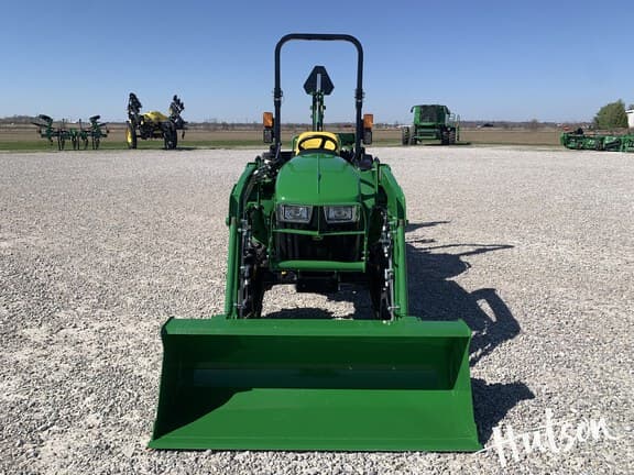 Image of John Deere 3038E equipment image 3