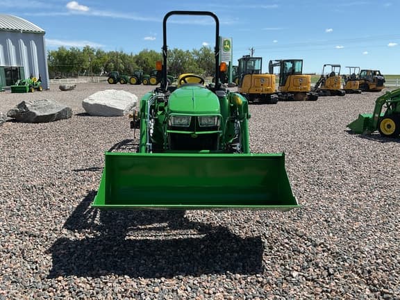 Image of John Deere 3038E equipment image 4