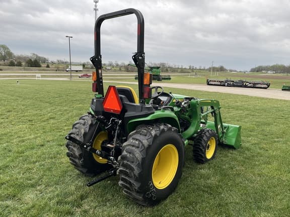 Image of John Deere 3038E equipment image 4