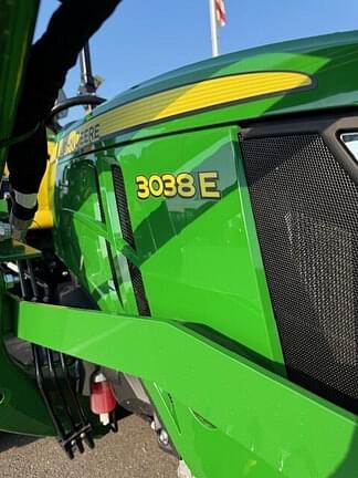 Image of John Deere 3038E equipment image 4