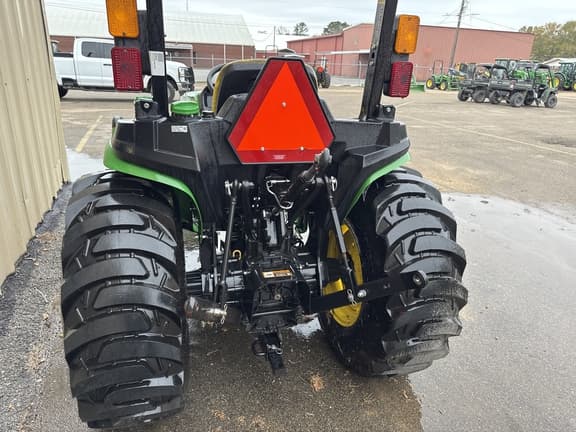 Image of John Deere 3038E equipment image 3