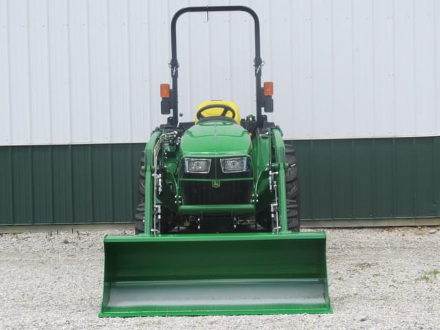 Image of John Deere 3038E equipment image 4