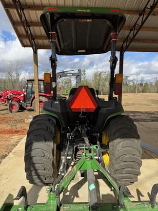 Image of John Deere 3038E equipment image 3