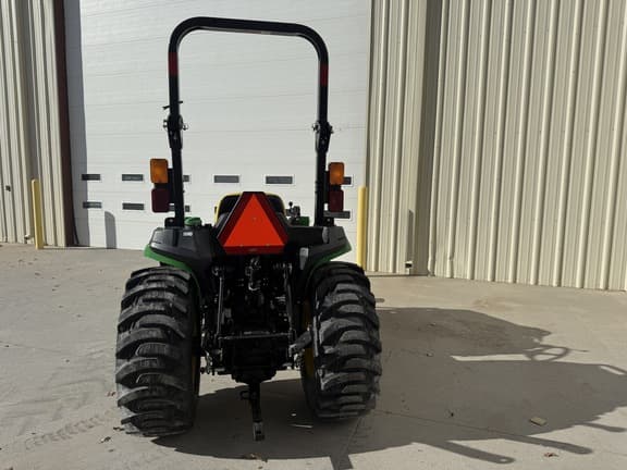 Image of John Deere 3038E equipment image 4