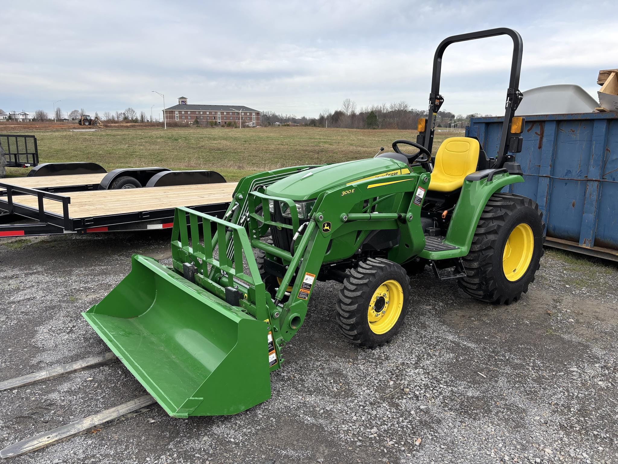 2025 John Deere 3038E Equipment Image0