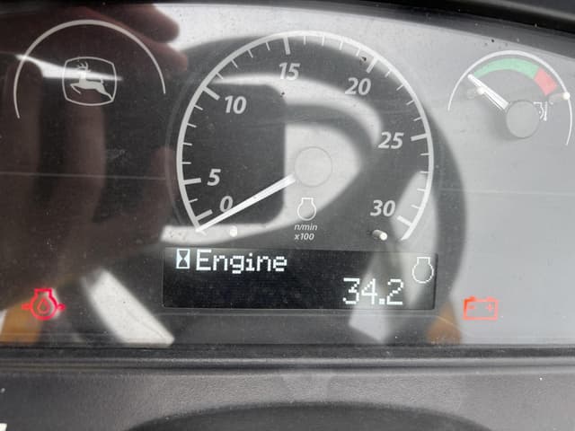 Image of John Deere 3038E equipment image 4