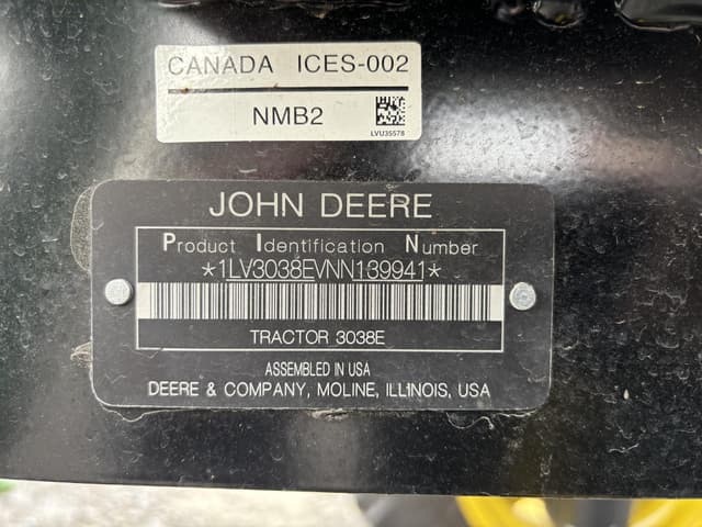 Image of John Deere 3038E equipment image 3