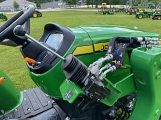 Image of John Deere 3038E equipment image 4