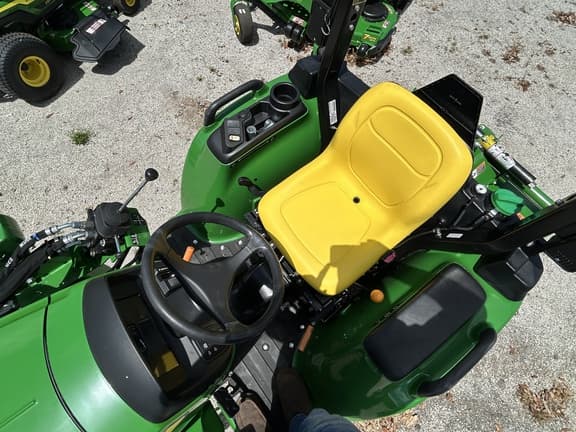 Image of John Deere 3038E equipment image 4
