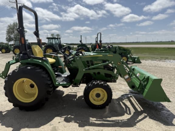Image of John Deere 3038E equipment image 4
