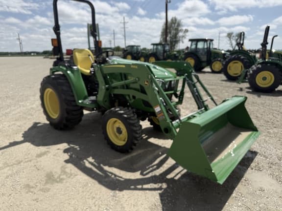 Image of John Deere 3038E equipment image 3