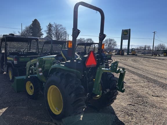 Image of John Deere 3038E equipment image 4