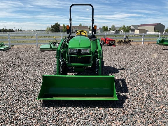 Image of John Deere 3038E equipment image 4