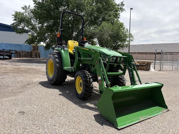 Image of John Deere 3038E equipment image 3