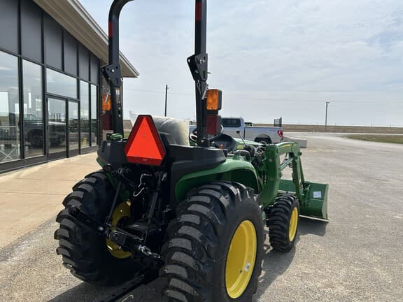 Image of John Deere 3038E equipment image 4