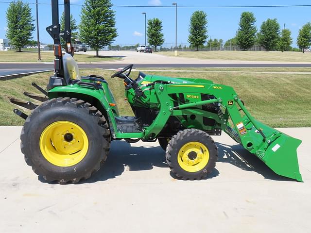 Image of John Deere 3038E equipment image 2