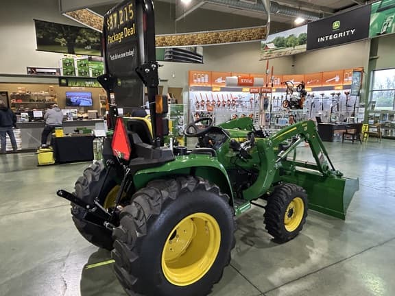 Image of John Deere 3038E equipment image 3