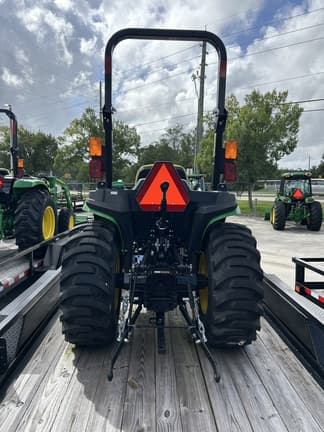 Image of John Deere 3038E equipment image 4