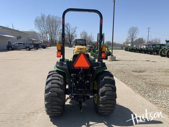 Image of John Deere 3038E equipment image 4