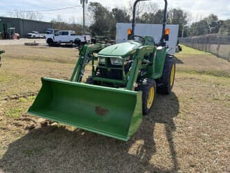 Image of John Deere 3038E equipment image 2