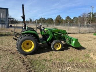 Image of John Deere 3038E equipment image 3