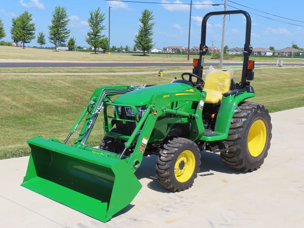2025 John Deere 3038E Equipment Image0