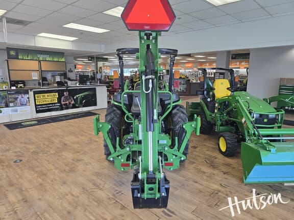 Image of John Deere 3038E equipment image 3