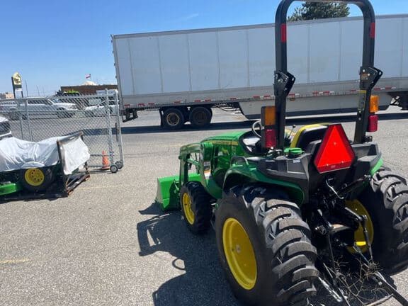 Image of John Deere 3038E equipment image 2