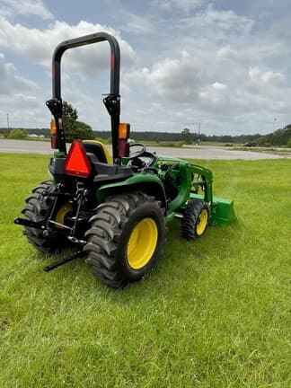 Image of John Deere 3038E equipment image 2