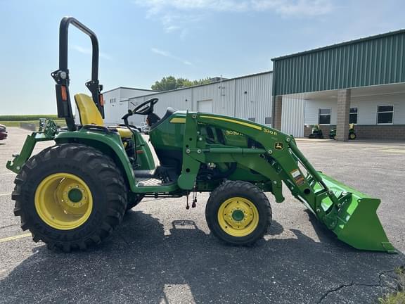 Image of John Deere 3039R equipment image 2