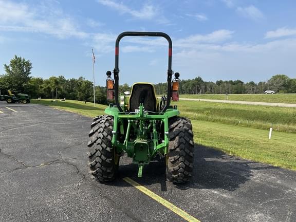 Image of John Deere 3039R equipment image 1
