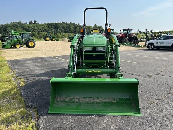 Image of John Deere 3039R equipment image 3