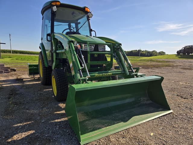 Image of John Deere 3039R equipment image 1