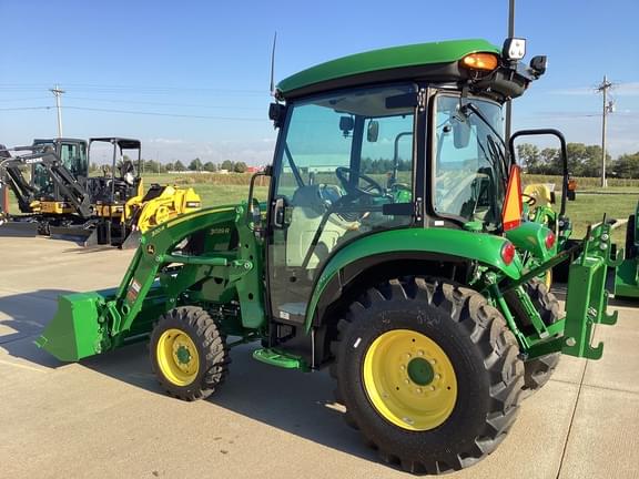 Image of John Deere 3039R equipment image 4