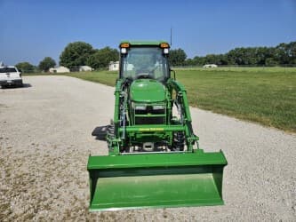 Image of John Deere 3039R equipment image 2