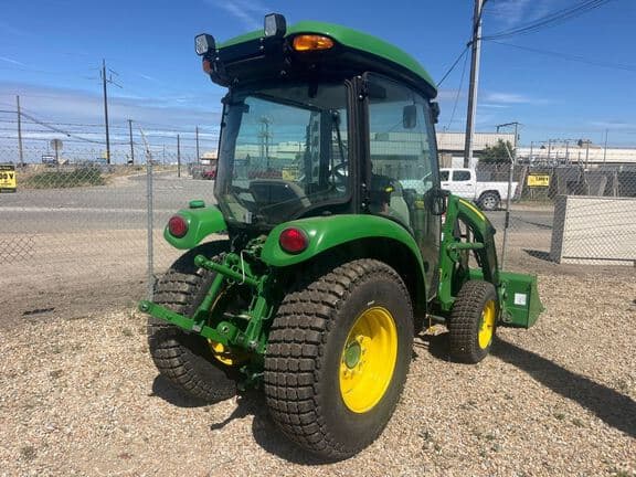 Image of John Deere 3039R equipment image 3
