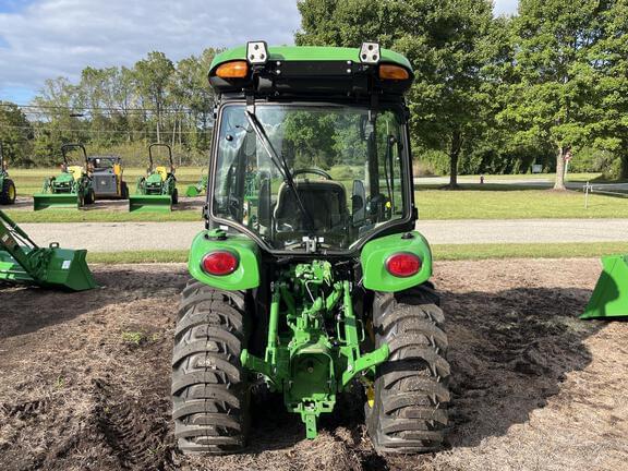 Image of John Deere 3039R equipment image 3