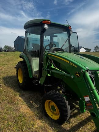 Image of John Deere 3039R equipment image 2