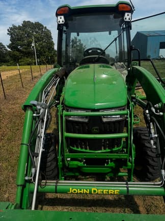 Image of John Deere 3039R equipment image 1