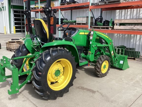 Image of John Deere 3039R equipment image 3