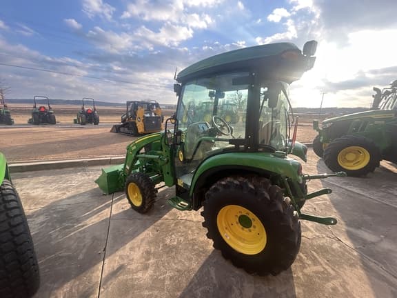 Image of John Deere 3039R equipment image 3
