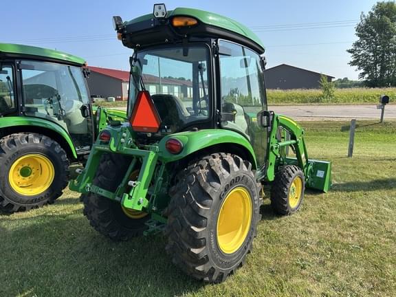 Image of John Deere 3039R equipment image 1