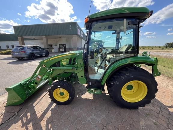Image of John Deere 3039R Image 1