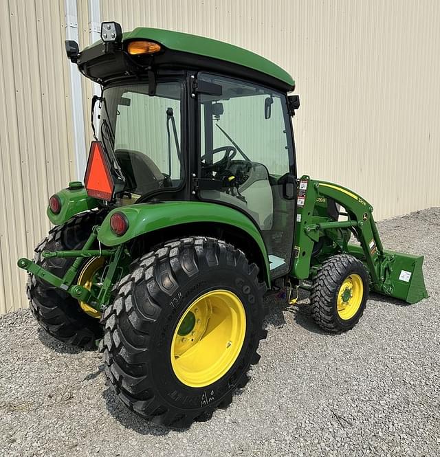 Image of John Deere 3039R equipment image 3