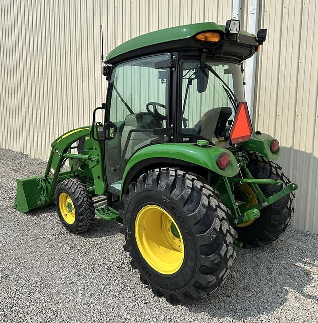 Image of John Deere 3039R equipment image 1