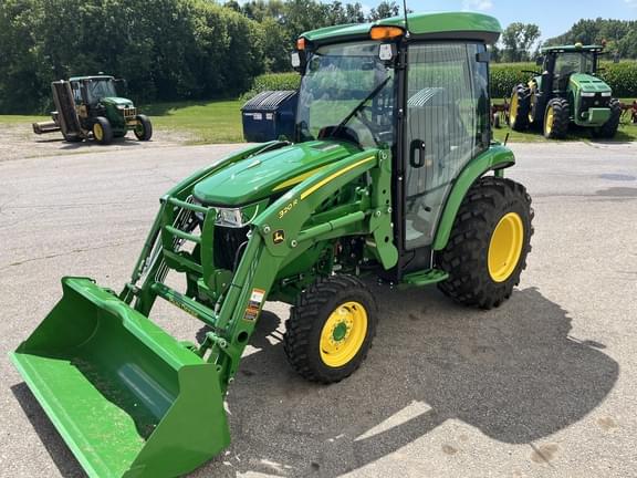 Image of John Deere 3039R equipment image 2