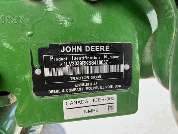 Image of John Deere 3039R equipment image 4